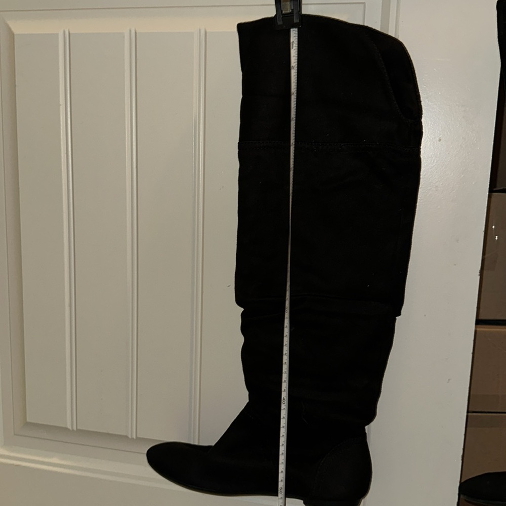 Boots - Picture 3 of 8
